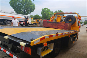 万山特附近拖车电话号码服务